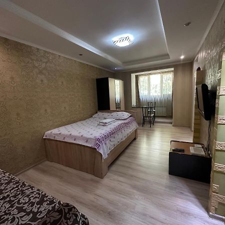 One-Room Apartment Opposite Almaty Airport Turksib Exterior foto